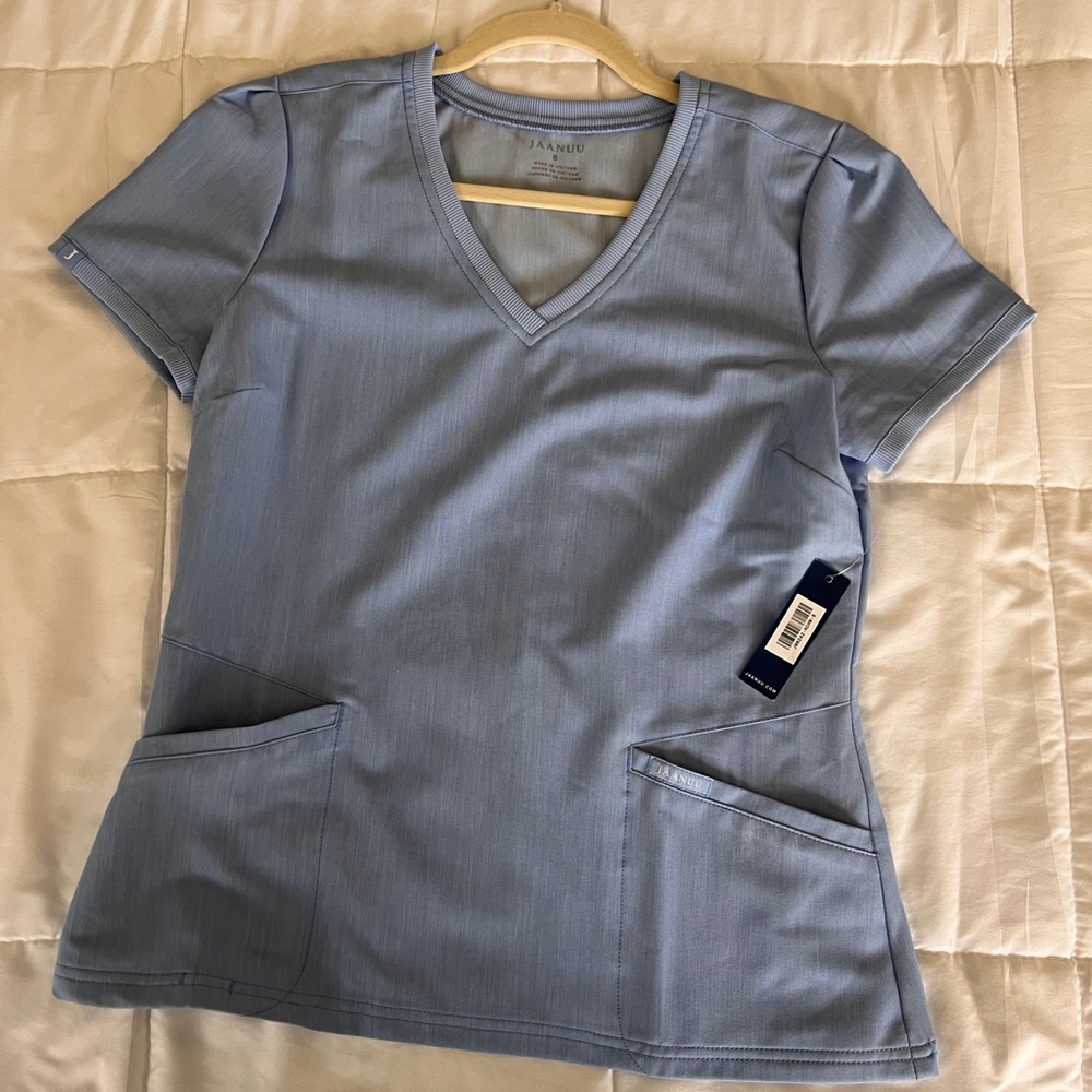 Jaanuu Chambray Scub Top